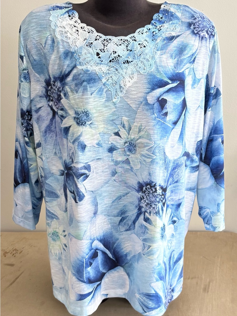 Alfred Dunner 3/4 Length Sleeve Watercolor Floral Top W/Beaded Lace Neck - XL